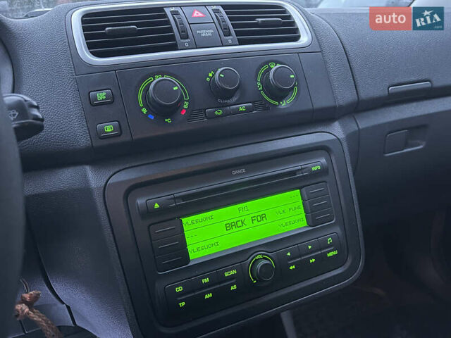 Красный Шкода Фабия, объемом двигателя 1.39 л и пробегом 181 тыс. км за 5200 $, фото 22 на Automoto.ua