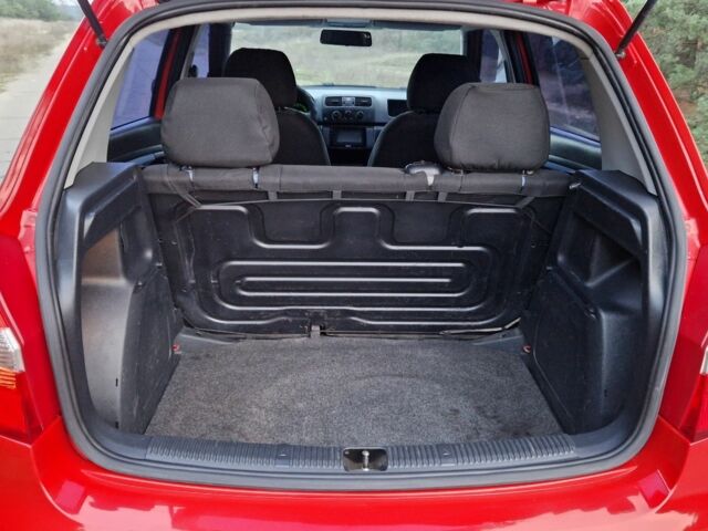 Красный Шкода Фабия, объемом двигателя 1.4 л и пробегом 224 тыс. км за 4750 $, фото 22 на Automoto.ua