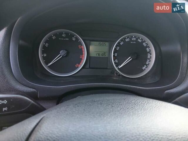 Красный Шкода Фабия, объемом двигателя 1.39 л и пробегом 176 тыс. км за 5600 $, фото 8 на Automoto.ua