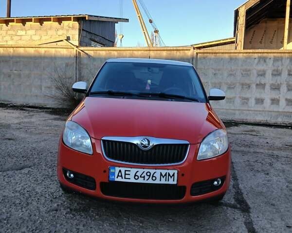 Красный Шкода Фабия, объемом двигателя 1.39 л и пробегом 176 тыс. км за 5600 $, фото 1 на Automoto.ua