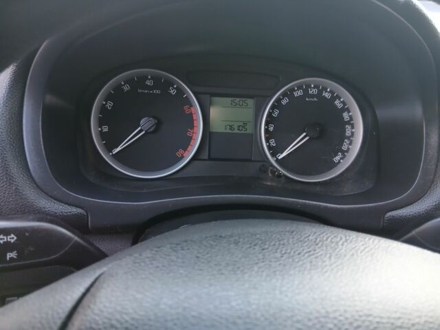 Красный Шкода Фабия, объемом двигателя 1.4 л и пробегом 176 тыс. км за 6000 $, фото 6 на Automoto.ua