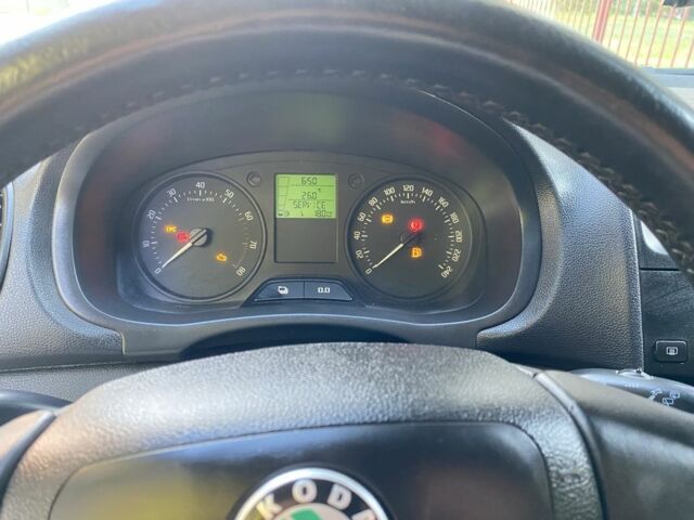 Червоний Шкода Фабія, об'ємом двигуна 1.2 л та пробігом 220 тис. км за 3999 $, фото 20 на Automoto.ua