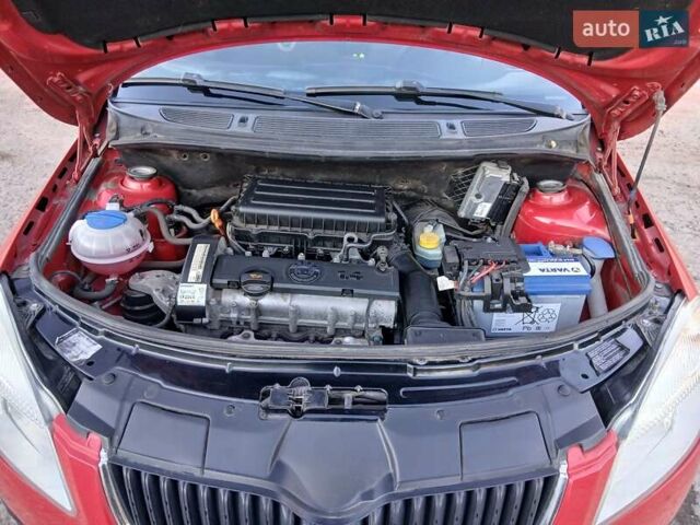 Красный Шкода Фабия, объемом двигателя 1.39 л и пробегом 176 тыс. км за 5600 $, фото 10 на Automoto.ua