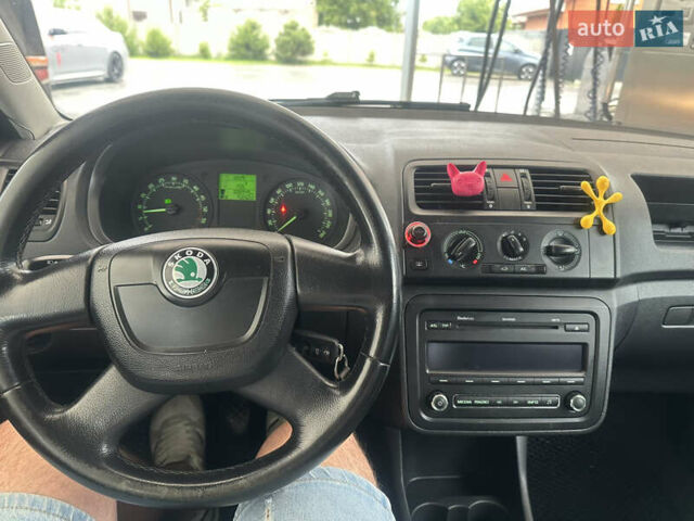 Красный Шкода Фабия, объемом двигателя 1.6 л и пробегом 309 тыс. км за 6100 $, фото 24 на Automoto.ua