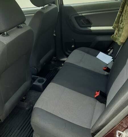 Красный Шкода Фабия, объемом двигателя 1.4 л и пробегом 224 тыс. км за 4500 $, фото 5 на Automoto.ua