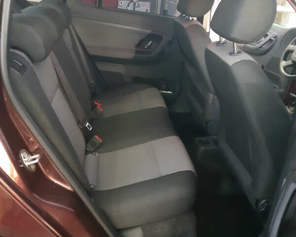 Красный Шкода Фабия, объемом двигателя 1.2 л и пробегом 248 тыс. км за 4800 $, фото 8 на Automoto.ua