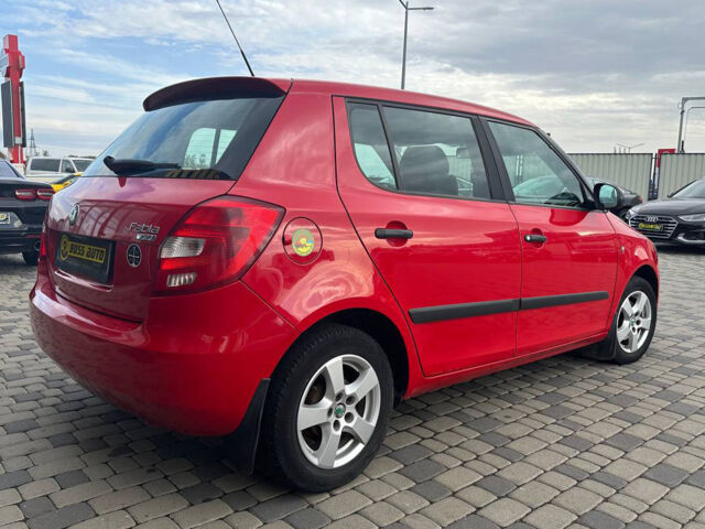 Красный Шкода Фабия, объемом двигателя 1.2 л и пробегом 230 тыс. км за 4600 $, фото 7 на Automoto.ua