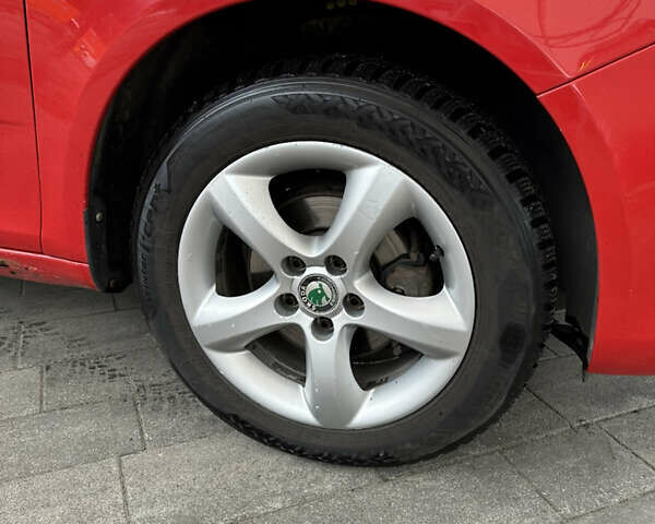 Красный Шкода Фабия, объемом двигателя 1.6 л и пробегом 309 тыс. км за 6100 $, фото 13 на Automoto.ua