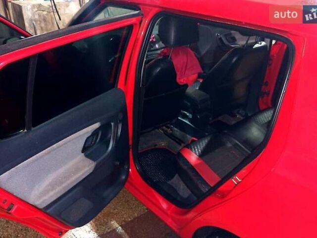 Червоний Шкода Фабія, об'ємом двигуна 1.6 л та пробігом 340 тис. км за 6000 $, фото 4 на Automoto.ua