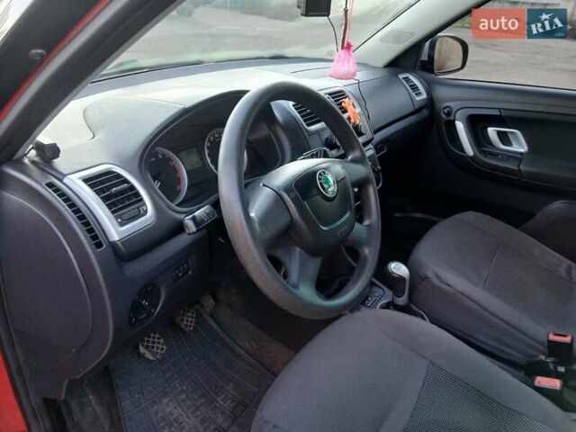 Красный Шкода Фабия, объемом двигателя 1.39 л и пробегом 176 тыс. км за 5600 $, фото 9 на Automoto.ua