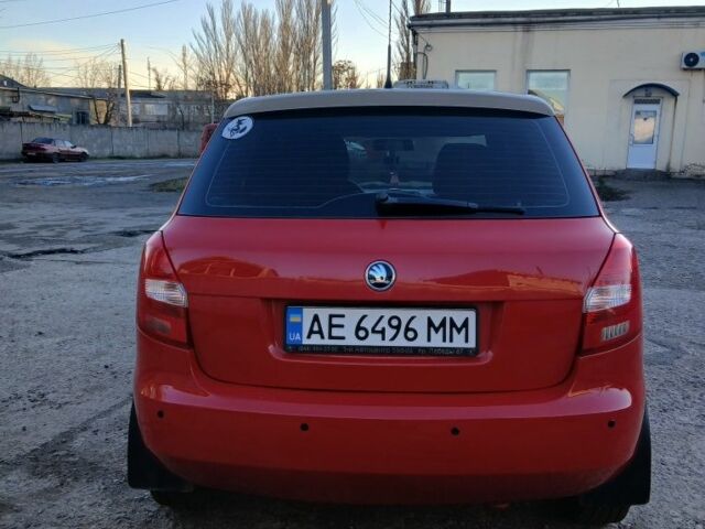 Красный Шкода Фабия, объемом двигателя 1.4 л и пробегом 176 тыс. км за 6000 $, фото 3 на Automoto.ua