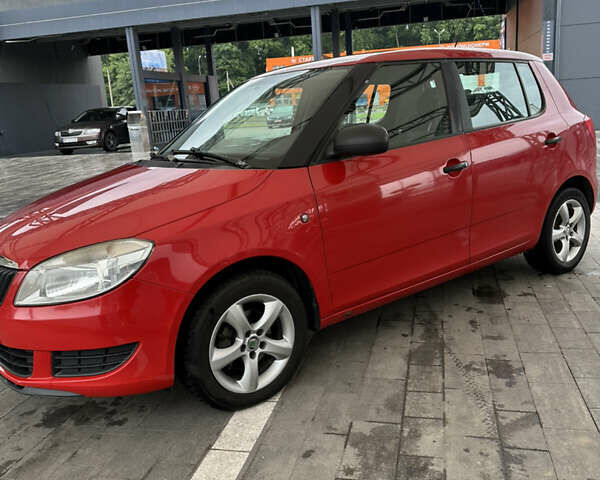 Красный Шкода Фабия, объемом двигателя 1.6 л и пробегом 309 тыс. км за 6100 $, фото 17 на Automoto.ua