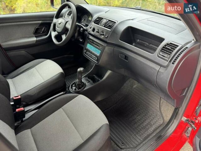 Шкода Фабия 2011 в Днепре (Днепропетровске) на Automoto.ua Красный Шкода Фабия, объемом двигателя 1.6 л и пробегом 199 тыс. км за 4999 $, фото 7 на Automoto.ua