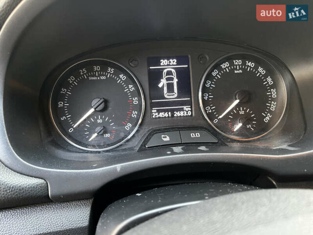 Красный Шкода Фабия, объемом двигателя 1.6 л и пробегом 254 тыс. км за 7199 $, фото 18 на Automoto.ua