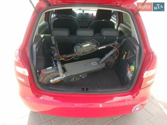 Красный Шкода Фабия, объемом двигателя 1.6 л и пробегом 226 тыс. км за 4999 $, фото 2 на Automoto.ua