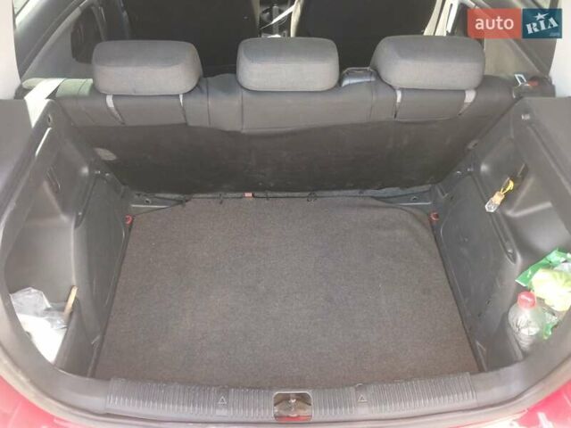 Красный Шкода Фабия, объемом двигателя 1.6 л и пробегом 226 тыс. км за 4999 $, фото 7 на Automoto.ua