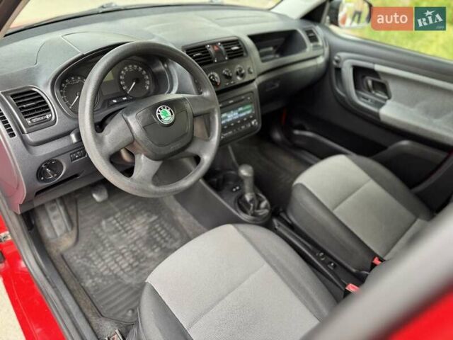 Шкода Фабия 2011 в Днепре (Днепропетровске) на Automoto.ua Красный Шкода Фабия, объемом двигателя 1.6 л и пробегом 199 тыс. км за 4999 $, фото 8 на Automoto.ua