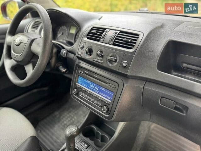 Шкода Фабия 2011 в Днепре (Днепропетровске) на Automoto.ua Красный Шкода Фабия, объемом двигателя 1.6 л и пробегом 199 тыс. км за 4999 $, фото 9 на Automoto.ua
