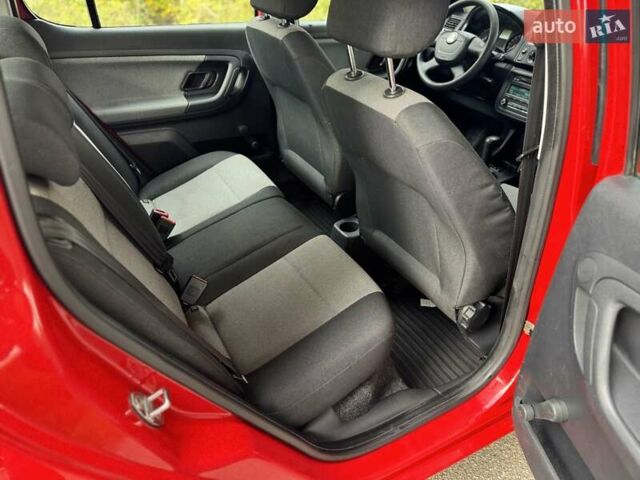 Шкода Фабия 2011 в Днепре (Днепропетровске) на Automoto.ua Красный Шкода Фабия, объемом двигателя 1.6 л и пробегом 199 тыс. км за 4999 $, фото 11 на Automoto.ua