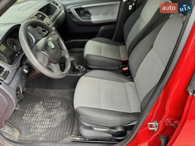 Шкода Фабия 2011 в Днепре (Днепропетровске) на Automoto.ua Красный Шкода Фабия, объемом двигателя 1.6 л и пробегом 199 тыс. км за 4999 $, фото 16 на Automoto.ua