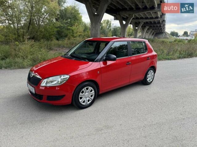 Шкода Фабия 2011 в Днепре (Днепропетровске) на Automoto.ua Красный Шкода Фабия, объемом двигателя 1.6 л и пробегом 199 тыс. км за 4999 $, фото 4 на Automoto.ua