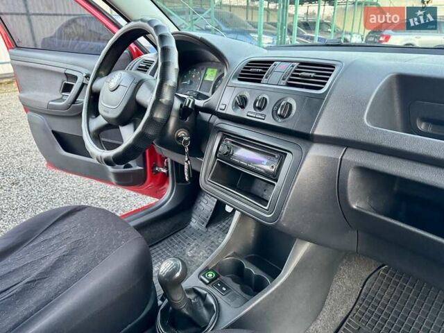 Червоний Шкода Фабія, об'ємом двигуна 1.2 л та пробігом 304 тис. км за 3999 $, фото 31 на Automoto.ua