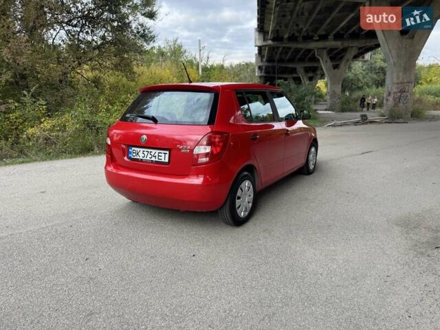 Шкода Фабия 2011 в Днепре (Днепропетровске) на Automoto.ua Красный Шкода Фабия, объемом двигателя 1.6 л и пробегом 199 тыс. км за 4999 $, фото 12 на Automoto.ua