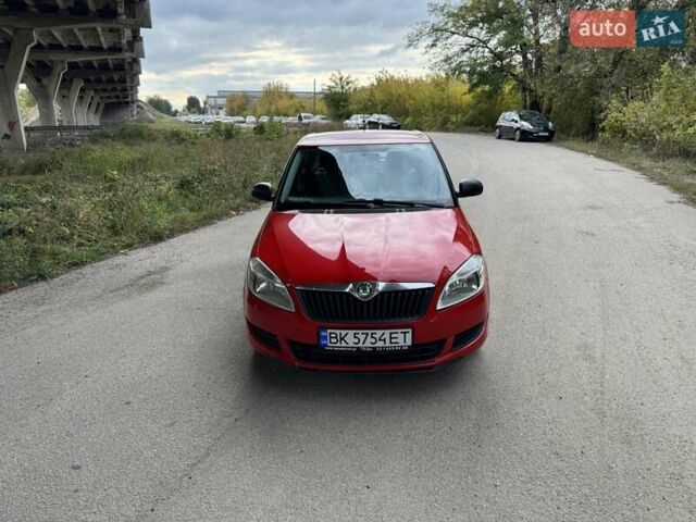 Шкода Фабия 2011 в Днепре (Днепропетровске) на Automoto.ua Красный Шкода Фабия, объемом двигателя 1.6 л и пробегом 199 тыс. км за 4999 $, фото 1 на Automoto.ua