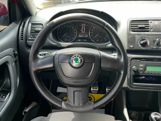 Красный Шкода Фабия, объемом двигателя 1.6 л и пробегом 218 тыс. км за 5500 $, фото 16 на Automoto.ua