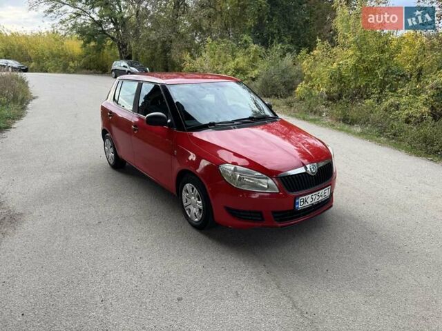 Шкода Фабия 2011 в Днепре (Днепропетровске) на Automoto.ua Красный Шкода Фабия, объемом двигателя 1.6 л и пробегом 199 тыс. км за 4999 $, фото 14 на Automoto.ua