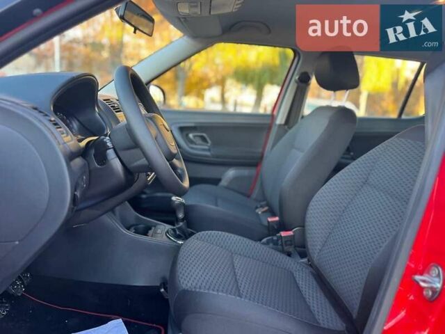 Красный Шкода Фабия, объемом двигателя 1.2 л и пробегом 210 тыс. км за 5700 $, фото 7 на Automoto.ua