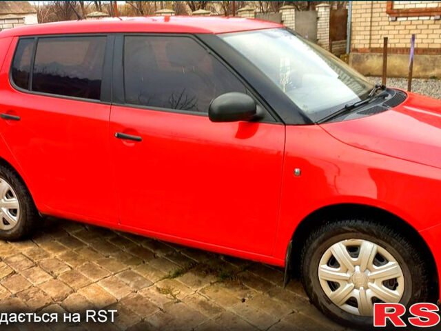 Красный Шкода Фабия, объемом двигателя 1.2 л и пробегом 190 тыс. км за 5500 $, фото 2 на Automoto.ua