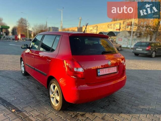 Красный Шкода Фабия, объемом двигателя 1.2 л и пробегом 210 тыс. км за 5700 $, фото 4 на Automoto.ua