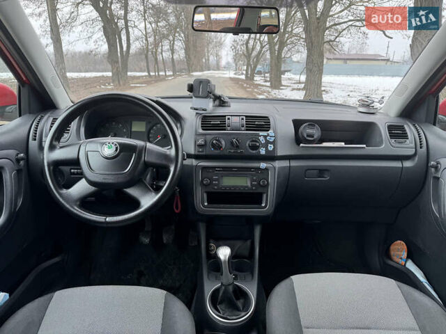 Червоний Шкода Фабія, об'ємом двигуна 1.39 л та пробігом 195 тис. км за 5200 $, фото 7 на Automoto.ua