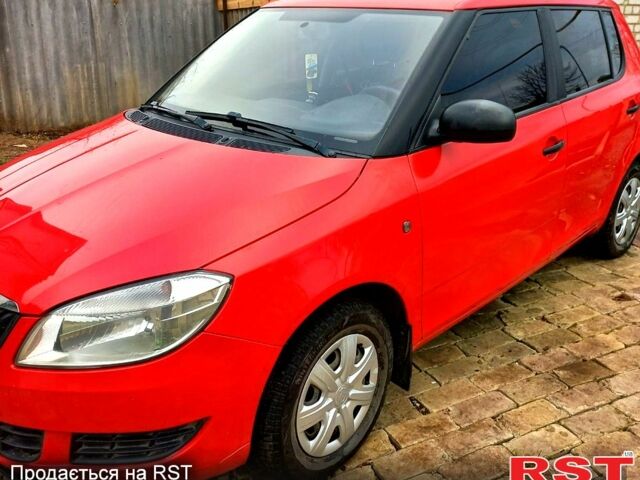 Красный Шкода Фабия, объемом двигателя 1.2 л и пробегом 190 тыс. км за 5800 $, фото 3 на Automoto.ua