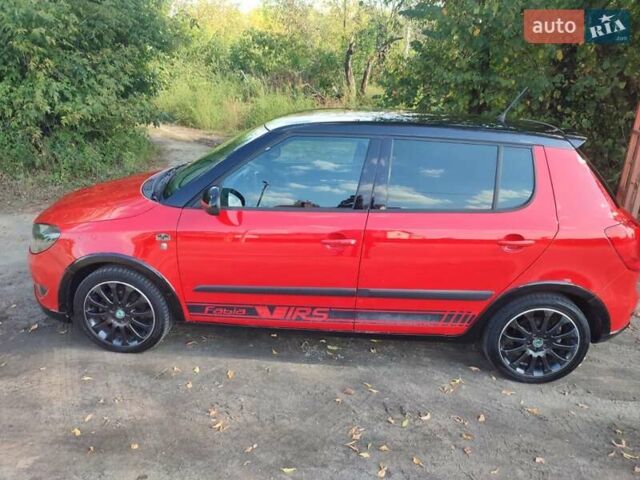 Красный Шкода Фабия, объемом двигателя 1.2 л и пробегом 170 тыс. км за 5600 $, фото 2 на Automoto.ua