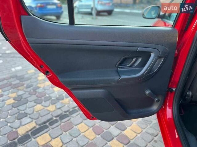 Красный Шкода Фабия, объемом двигателя 1.2 л и пробегом 211 тыс. км за 5400 $, фото 21 на Automoto.ua