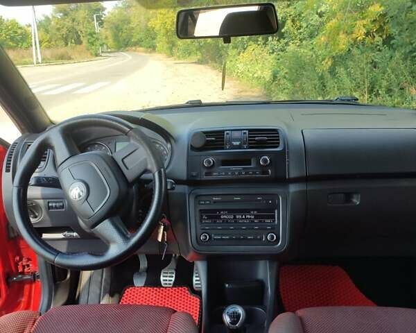 Красный Шкода Фабия, объемом двигателя 1.2 л и пробегом 170 тыс. км за 5600 $, фото 8 на Automoto.ua