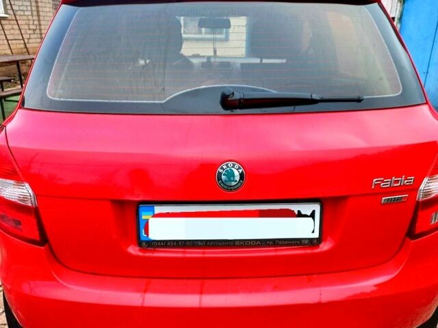 Красный Шкода Фабия, объемом двигателя 1.2 л и пробегом 190 тыс. км за 5800 $, фото 6 на Automoto.ua