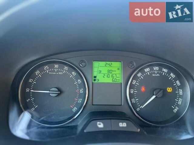Красный Шкода Фабия, объемом двигателя 1.2 л и пробегом 210 тыс. км за 5700 $, фото 18 на Automoto.ua