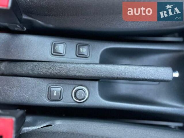 Красный Шкода Фабия, объемом двигателя 1.2 л и пробегом 210 тыс. км за 5700 $, фото 13 на Automoto.ua