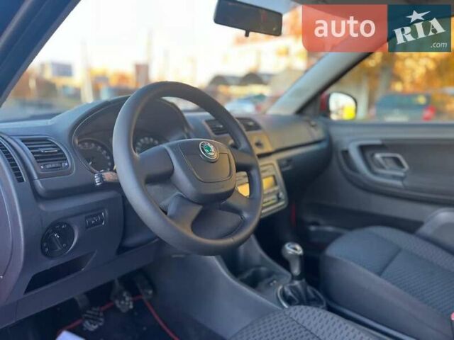 Красный Шкода Фабия, объемом двигателя 1.2 л и пробегом 210 тыс. км за 5700 $, фото 6 на Automoto.ua