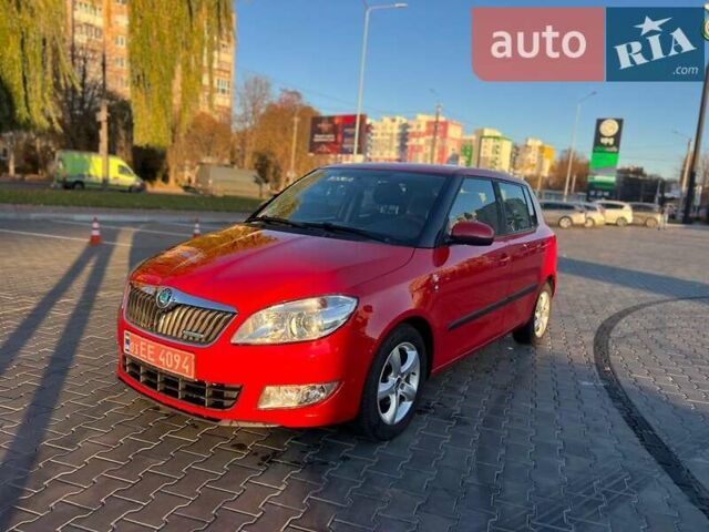 Красный Шкода Фабия, объемом двигателя 1.2 л и пробегом 210 тыс. км за 5700 $, фото 1 на Automoto.ua