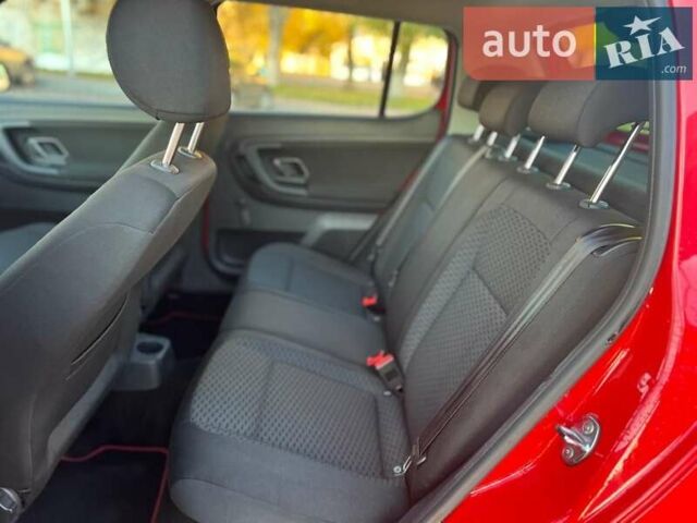 Красный Шкода Фабия, объемом двигателя 1.2 л и пробегом 210 тыс. км за 5700 $, фото 8 на Automoto.ua