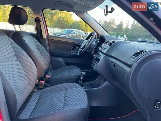Красный Шкода Фабия, объемом двигателя 1.2 л и пробегом 211 тыс. км за 5400 $, фото 15 на Automoto.ua