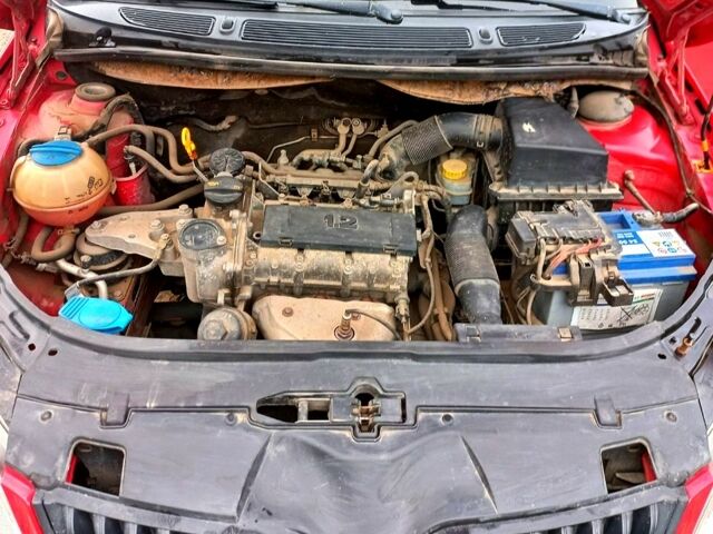 Красный Шкода Фабия, объемом двигателя 1.2 л и пробегом 190 тыс. км за 5800 $, фото 2 на Automoto.ua