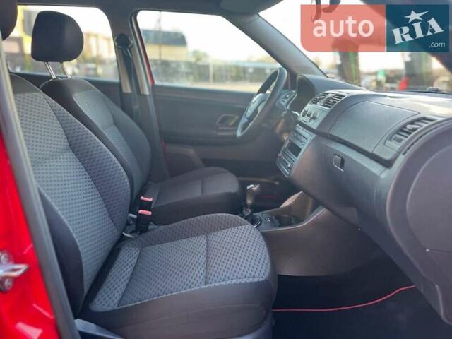 Красный Шкода Фабия, объемом двигателя 1.2 л и пробегом 210 тыс. км за 5700 $, фото 11 на Automoto.ua