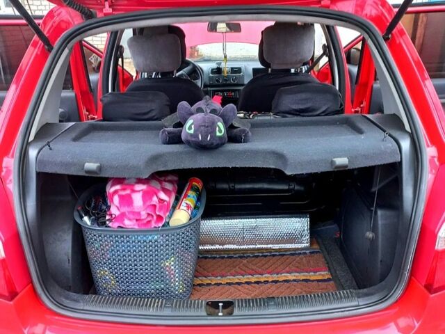 Красный Шкода Фабия, объемом двигателя 1.2 л и пробегом 190 тыс. км за 5800 $, фото 7 на Automoto.ua