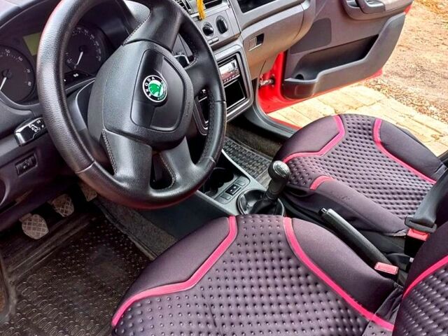 Красный Шкода Фабия, объемом двигателя 1.2 л и пробегом 190 тыс. км за 5800 $, фото 1 на Automoto.ua