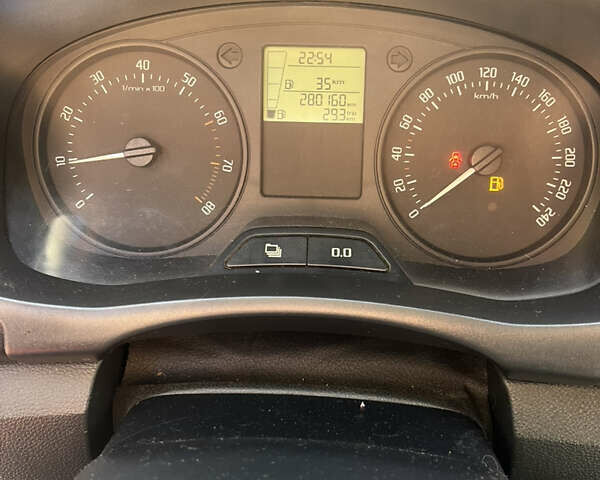Красный Шкода Фабия, объемом двигателя 1.2 л и пробегом 280 тыс. км за 4150 $, фото 11 на Automoto.ua